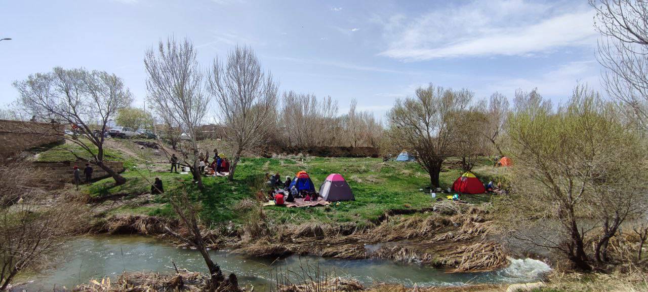 ورود گردشگران روز طبیعت به اماکن گردشگری صالح آباد
