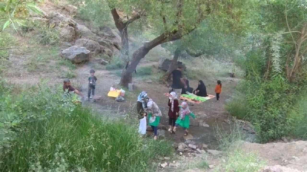 حضور گسترده مردم ساوجبلاغ در روز طبیعت؛ ترافیک سنگین در جاده‌های کوهستانی