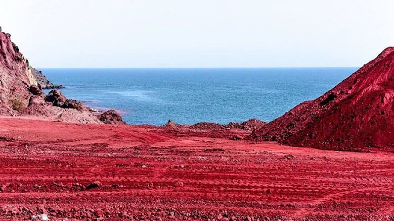 هرمزی‌ها دست در دست هم برای حفظ خاک جزیره