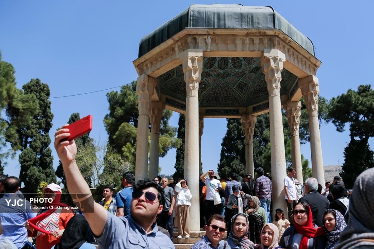 تخت جمشید میزبان یادمان سفر رهبر شهید انقلاب و آئین پرچم‌گردانی شیرازی‌ها