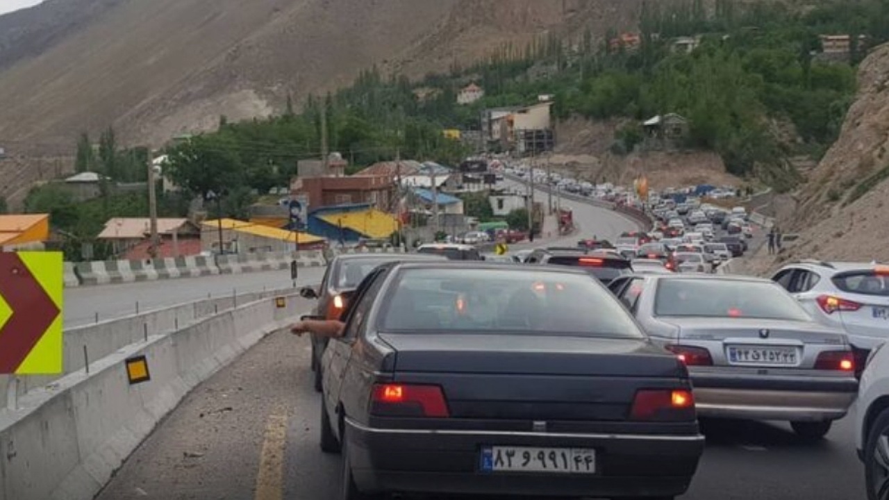 محور هراز در مسیر شمال به جنوب به دلیل ترافیک سنگین یکطرفه شد