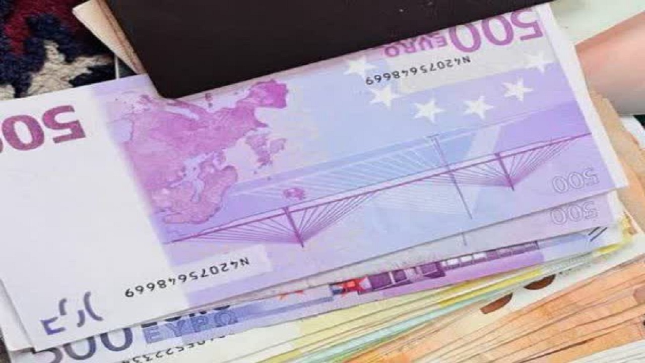 برگرداندن کیف حاوی ۵ هزار یورو به صاحبش توسط ماموران وظیفه شناس