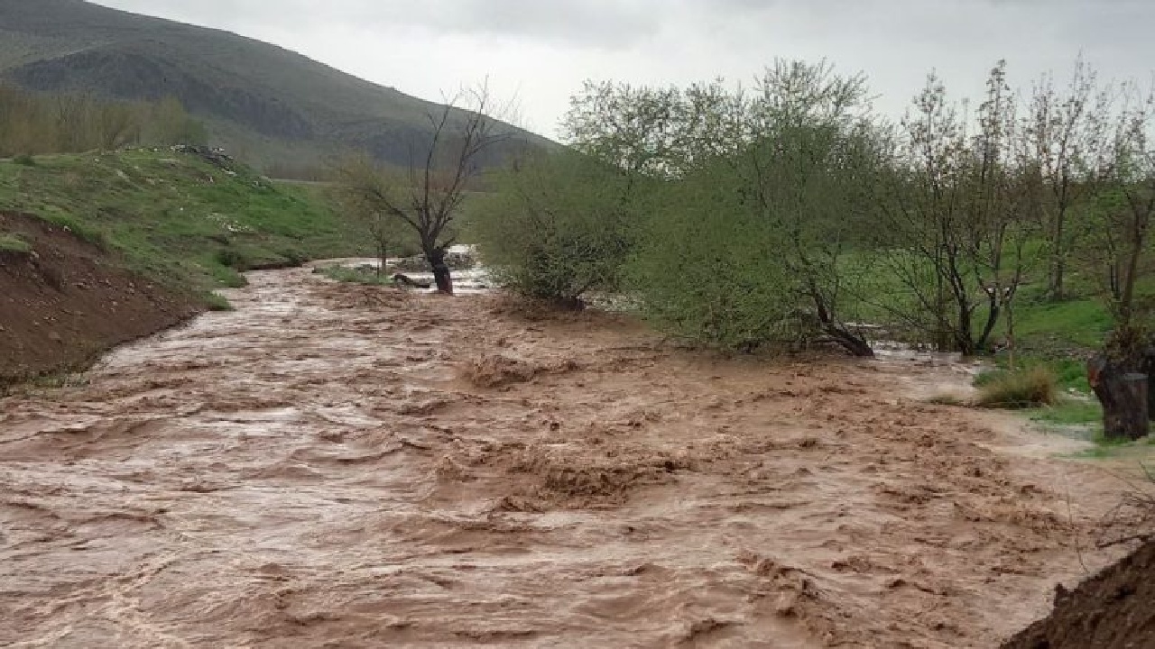 طغیان رودخانه «کهمان» در لرستان + فیلم