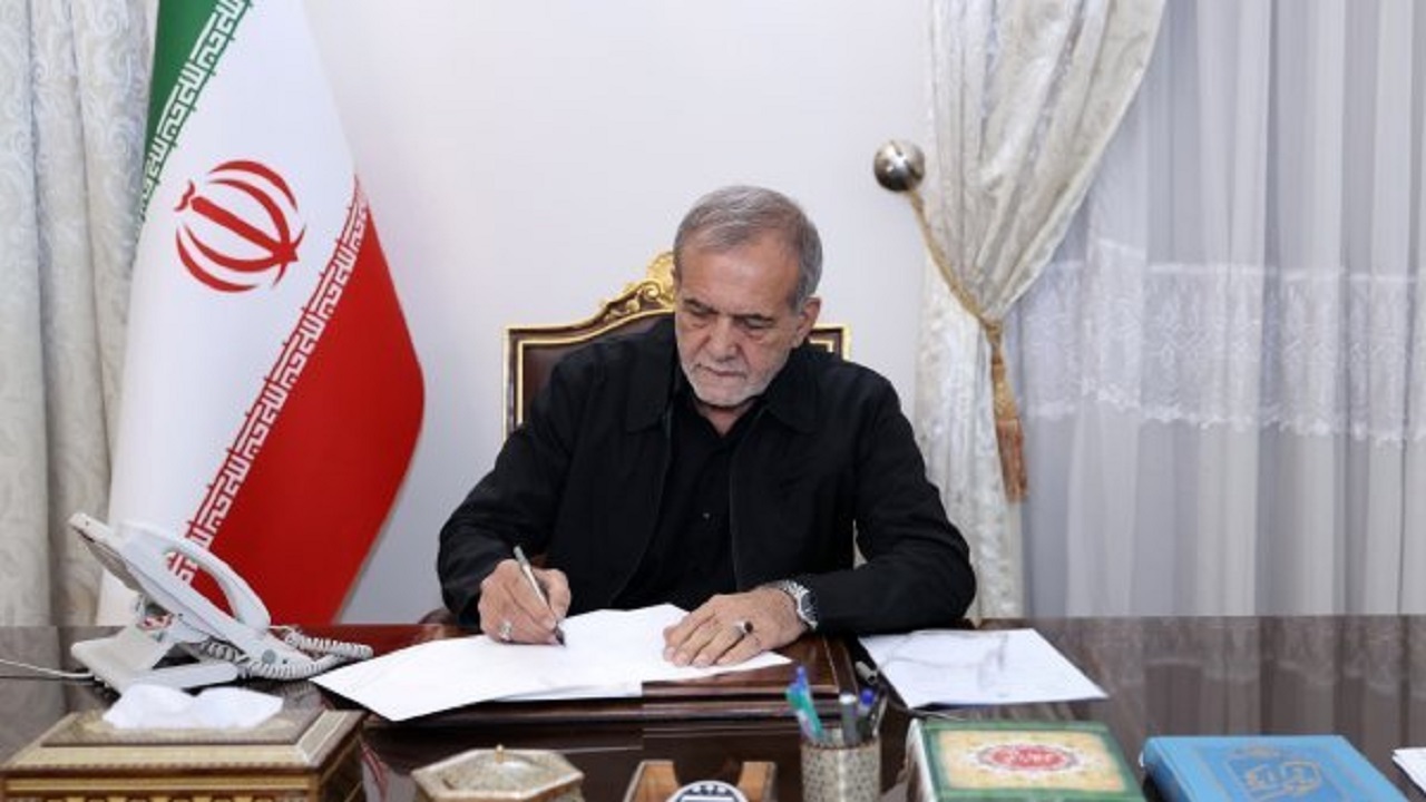 پیام تسلیت پزشکیان در پی درگذشت خواهر شهیدان قمی