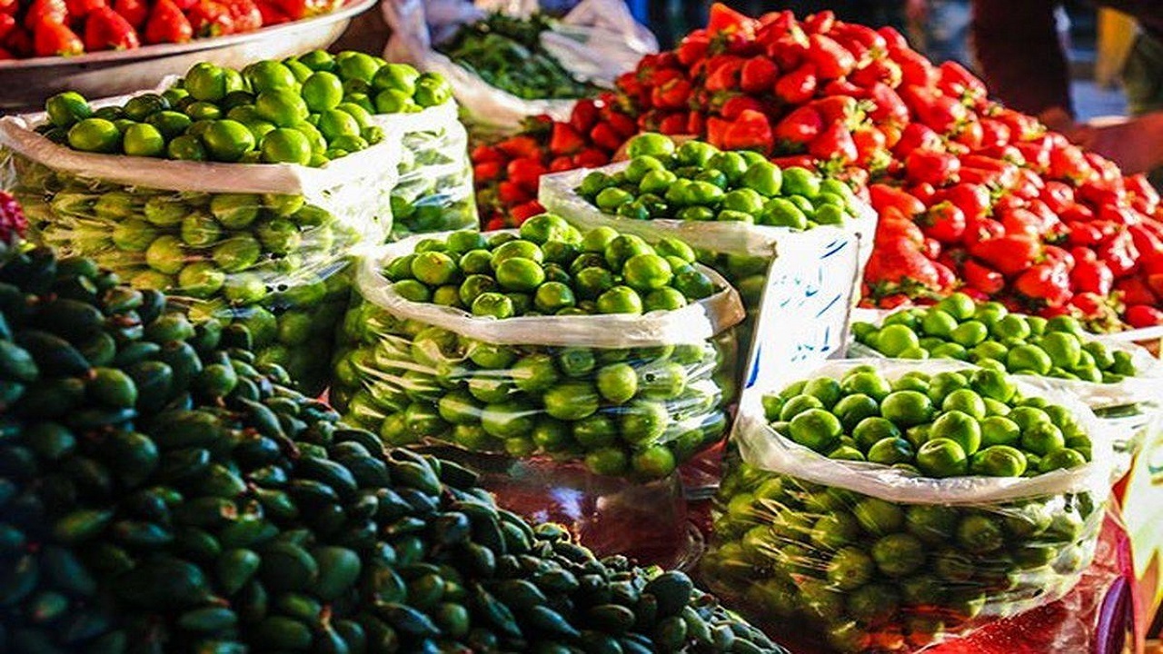 آغاز عرضه نوبرانه‌های بهاری در میادین و بازار‌های میوه و تره‌بار/ نوبرانه‌های بهاری را گران نخرید!