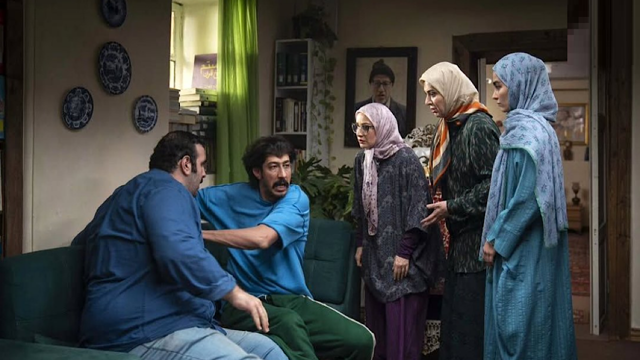 مرغ یک پا دارد: «می‌گویم پایتخت بد است؛ پس هستم»!