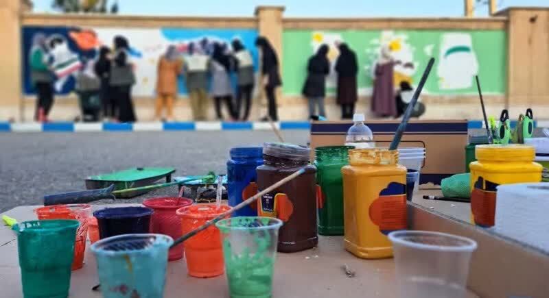 موج همدلی دختران جهادگر دهه هشتادی؛  مدارس مناطق کم برخوردار قم  رنگ امید گرفت