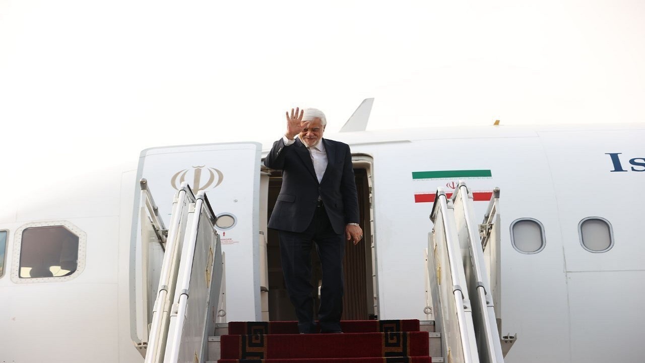 عارف عازم مشهد شد