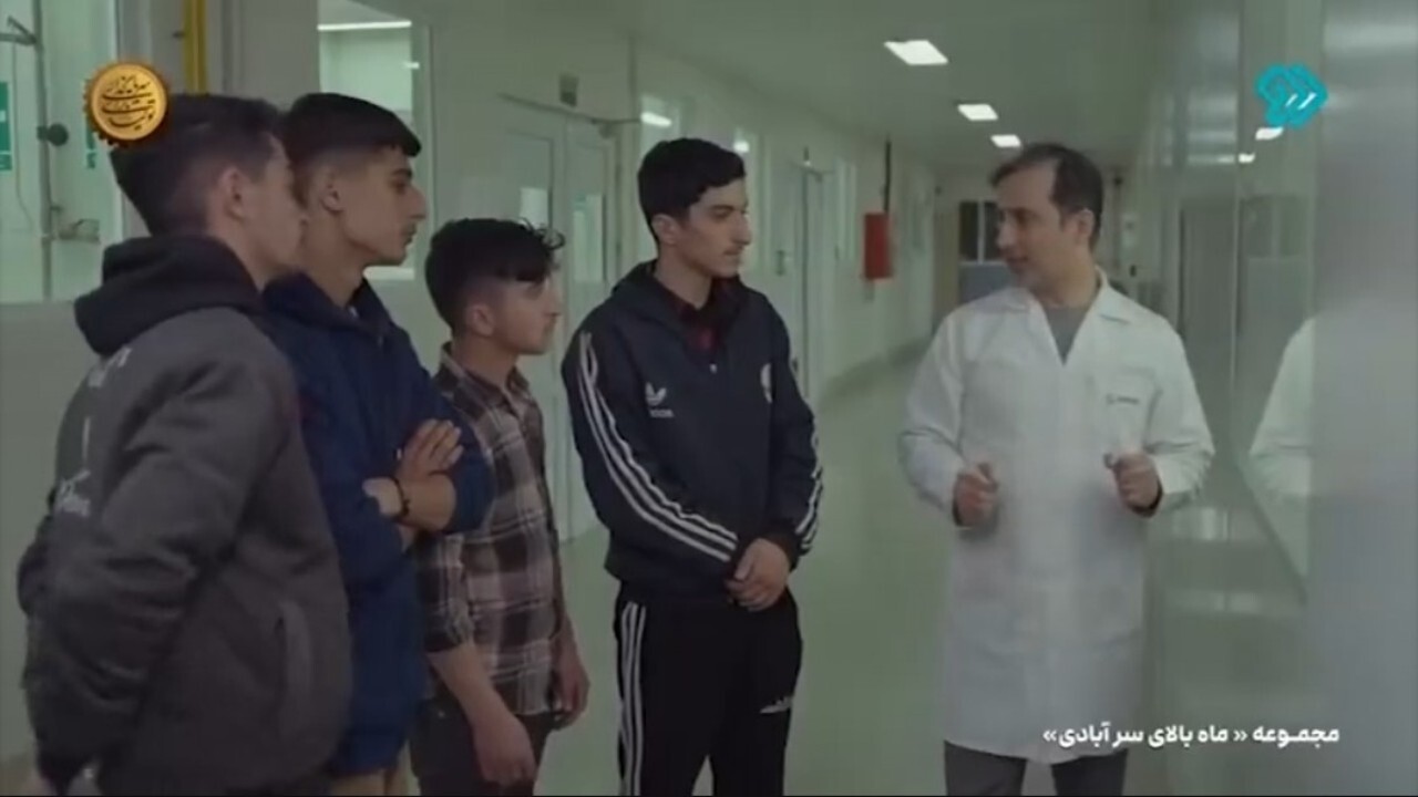 آشنایی دانش آموزان مجتمع هلال‌احمر با روند ساخت دارو + فیلم