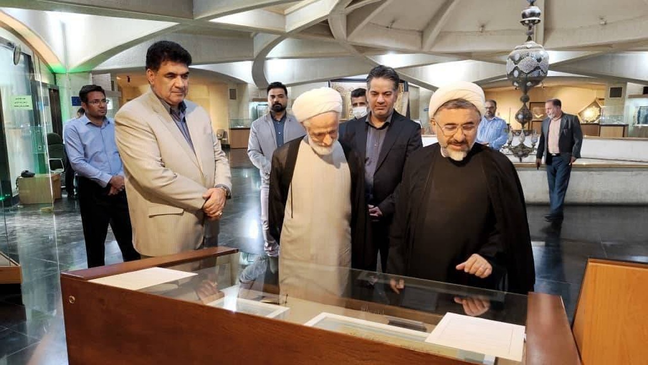 بازدید معاون حقوقی رئیس‌جمهور از موزه قرآن کریم
