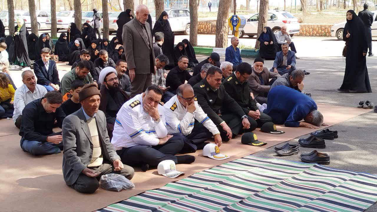 مراسم تحویل سال در گلزار شهدای بهشت فضل نیشابور
