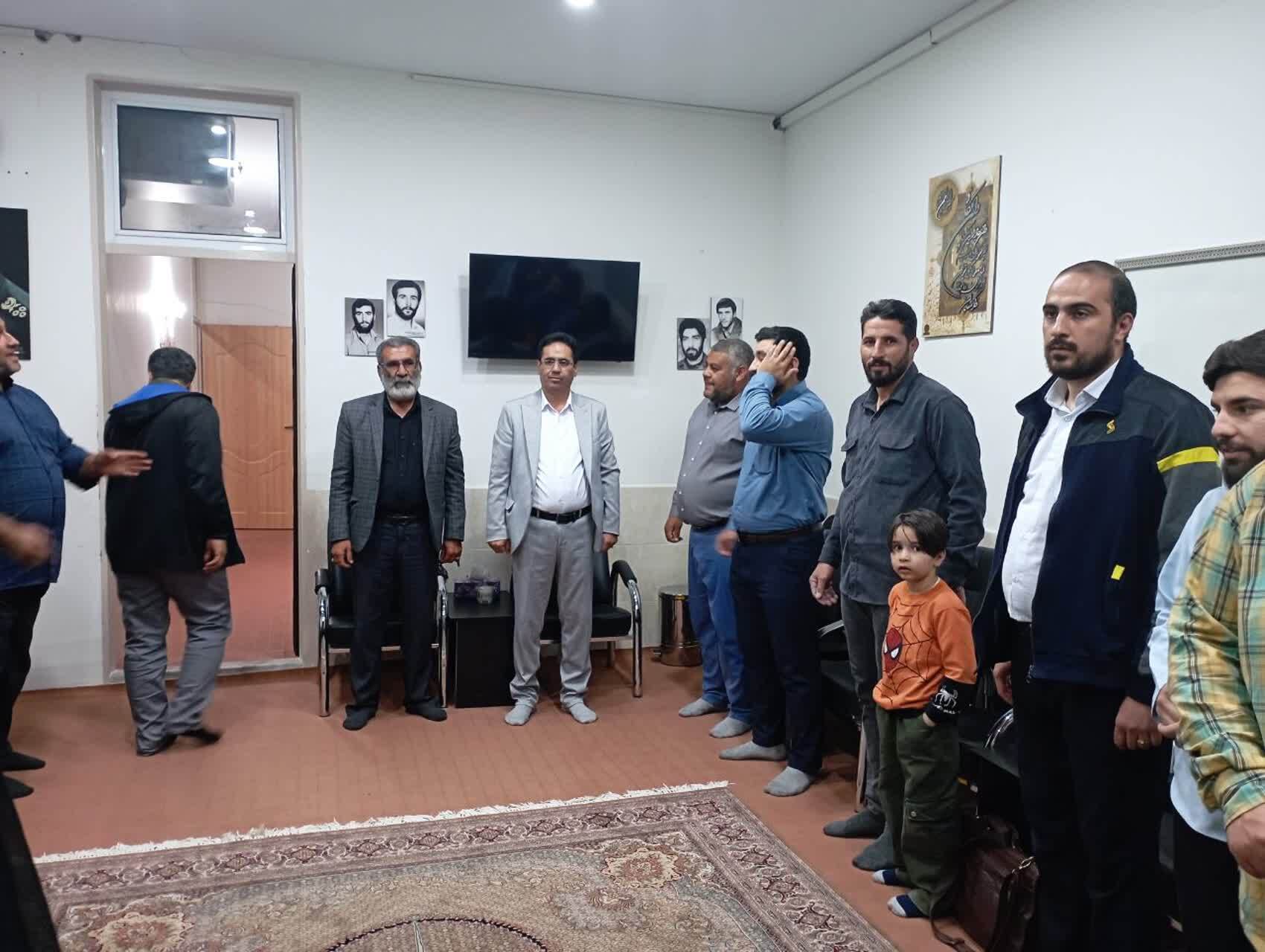 تصاویری از دیدار نوروزی جمعی از مسئولان با امام جمعه ماهدشت