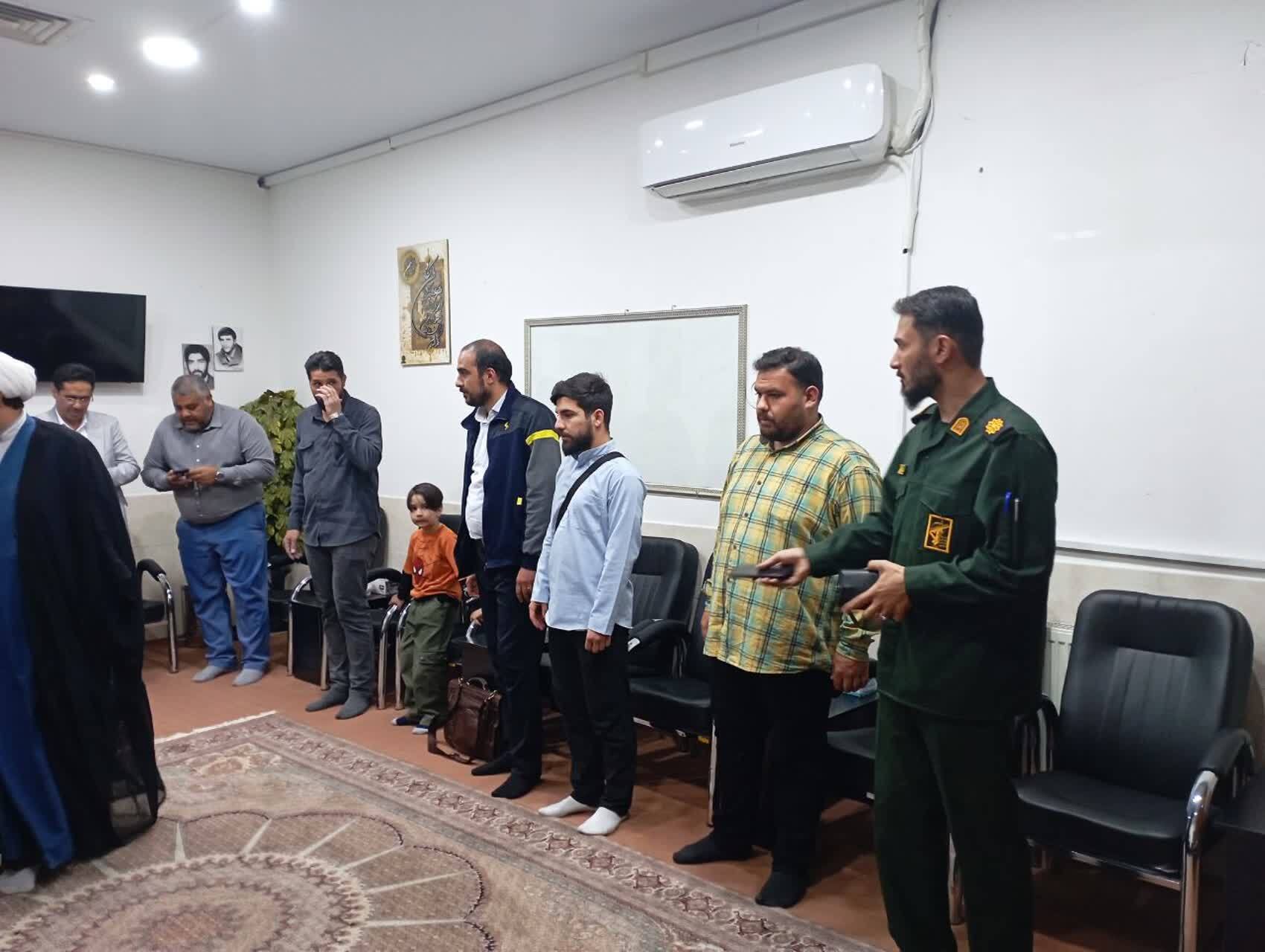 تصاویری از دیدار نوروزی جمعی از مسئولان با امام جمعه ماهدشت