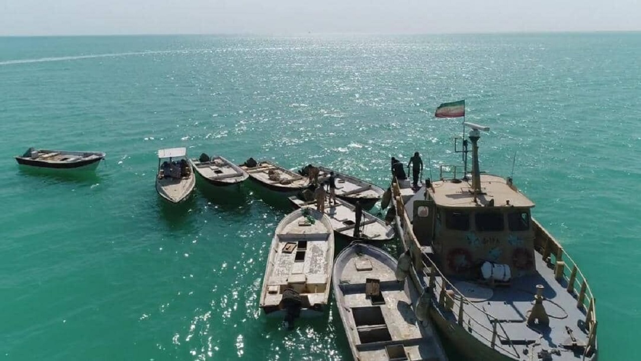 توقیف ۱۱ فروند قایق شوتی حامل سوخت قاچاق در آب‌های خلیج فارس/ یازده قاچاقچی دستگیر شدند
