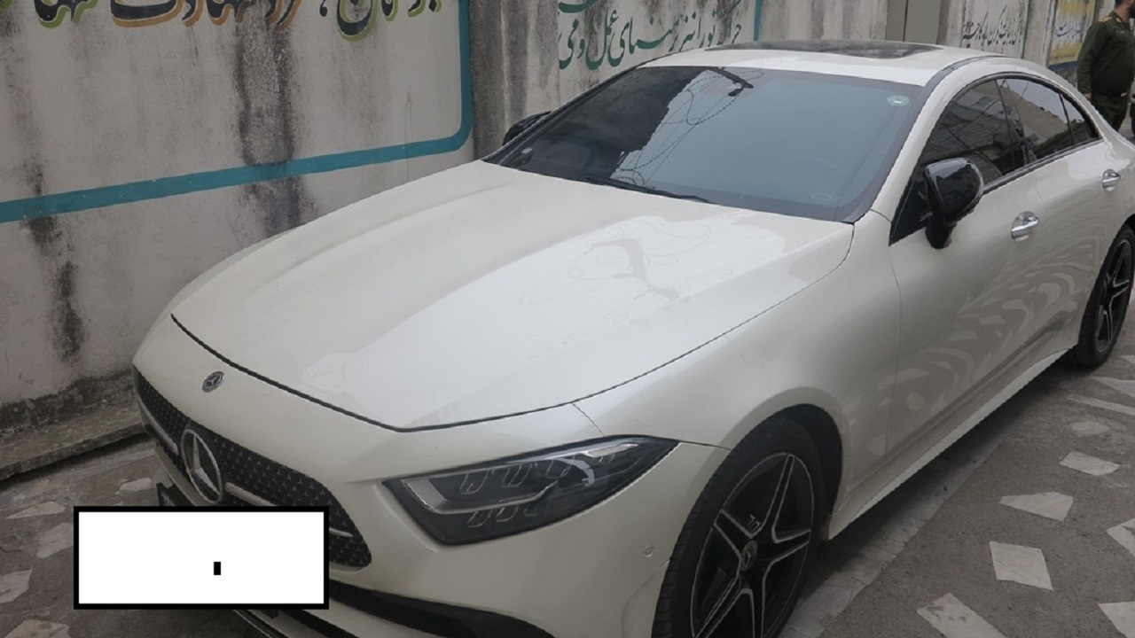 توقیف بنز ۱۰۰ میلیاردی قاچاق در چالوس