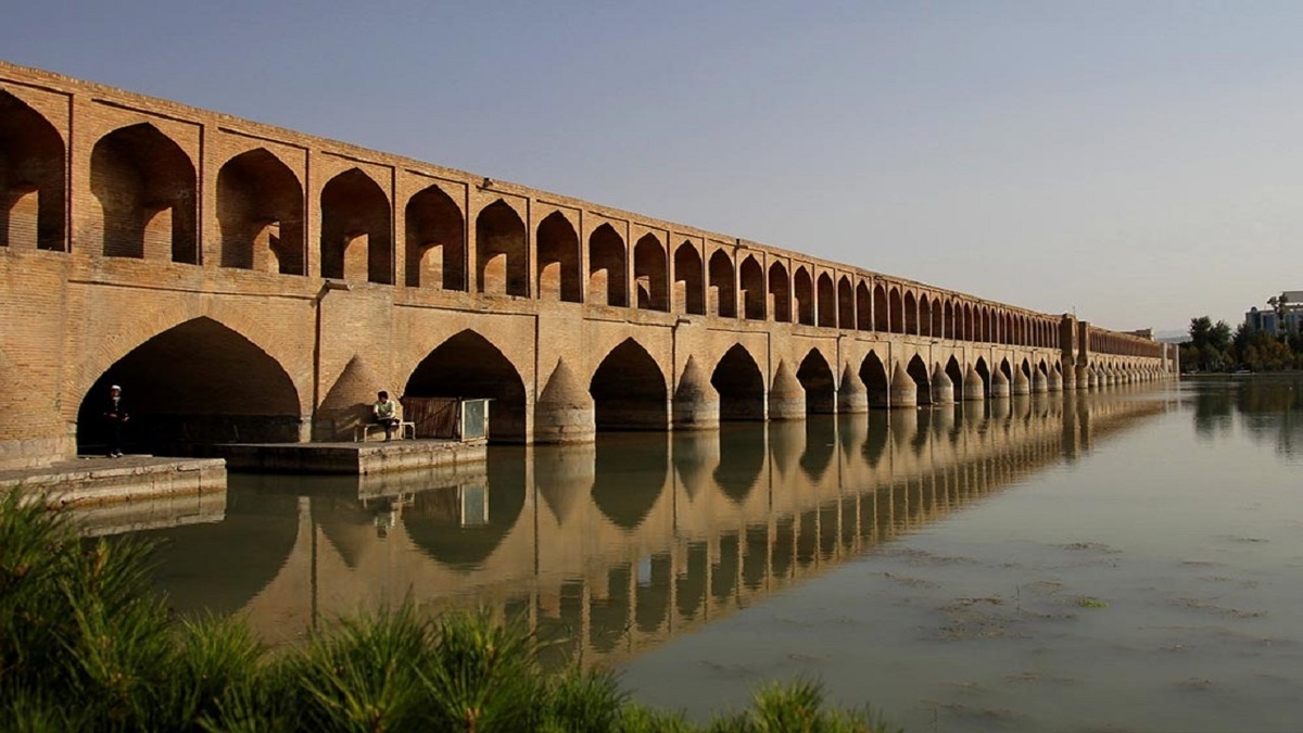 باشگاه خبرنگاران -چهره سی و سه پل اصفهان از یادگاری‌ نویسی‌ها پاک می‌شود