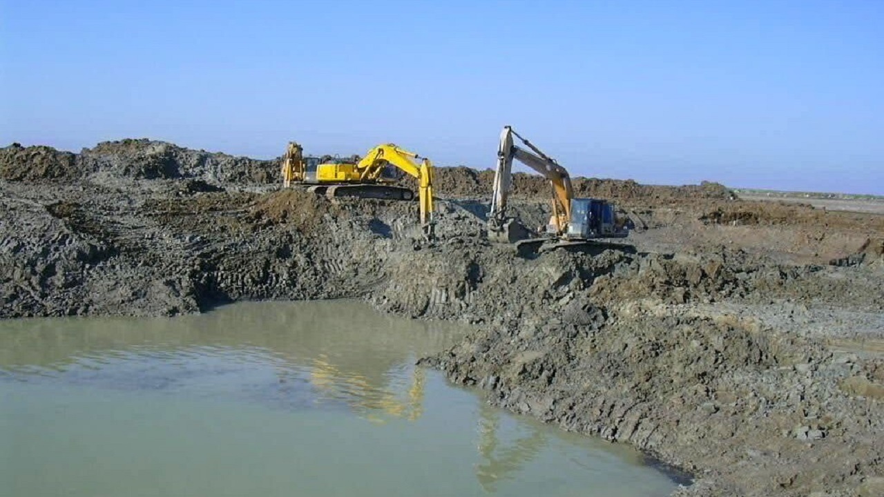 لایروبی کانال آبرسان مجمتع پرورش میگوی گمیشان