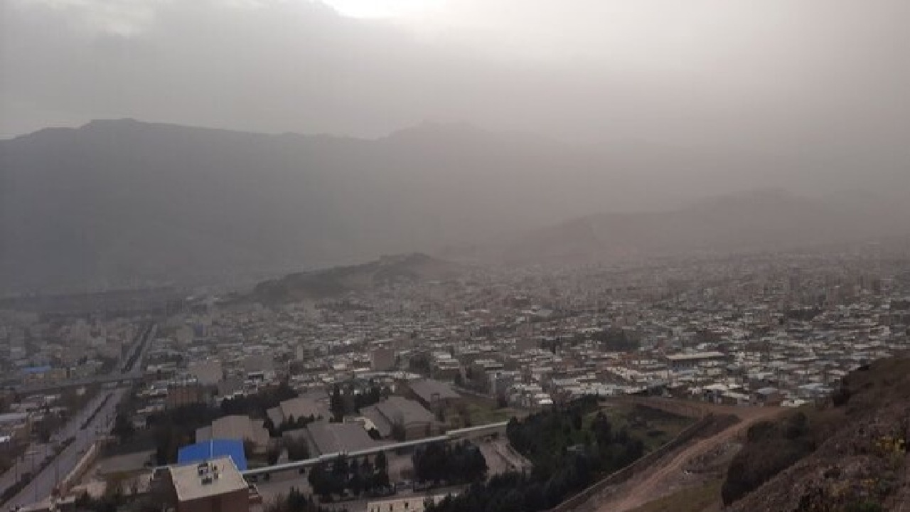 کاهش دید افقی در لرستان با گرد و غبار + فیلم
