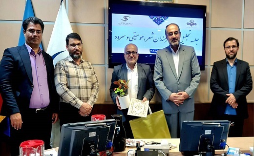 تجلیل از هنرمندان شعر، موسیقی و سرود در صدا و سیمای مرکز قزوین