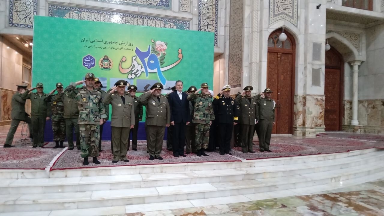 جمعی از فرماندهان ارتش با آرمان‌های بنیانگذار انقلاب تجدید میثاق کردند