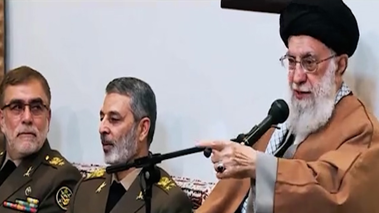 رهبر معظم انقلاب: روز ارتش عزیز است + فیلم