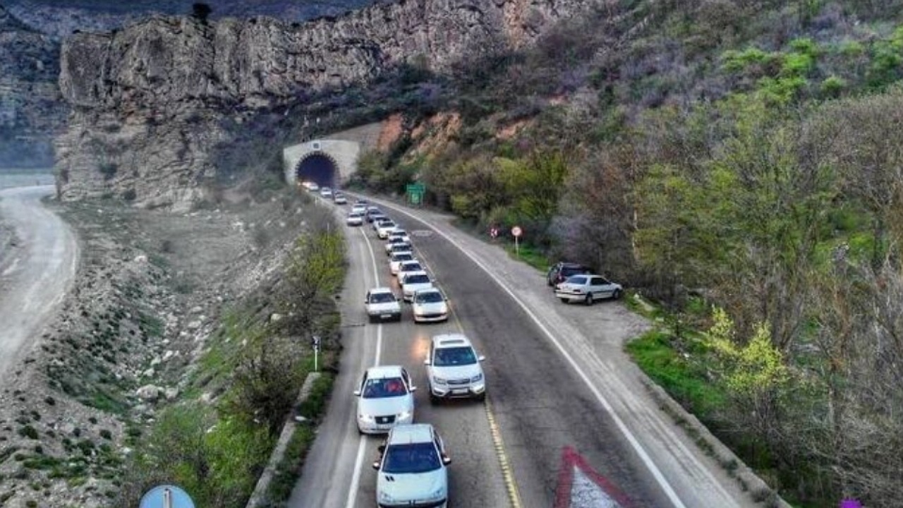 بارش باران و ترافیک نیمه‌سنگین در برخی از محور‌های مواصلاتی کشور