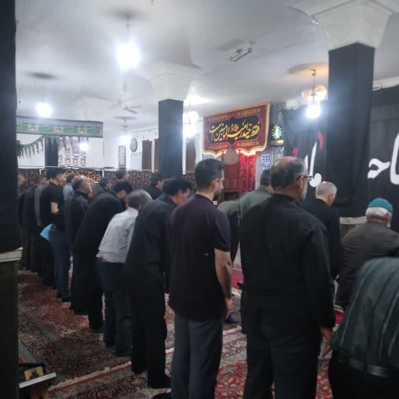 شب زنده داری اهالی کاظم آباد در سومین شی از لیالی قدر