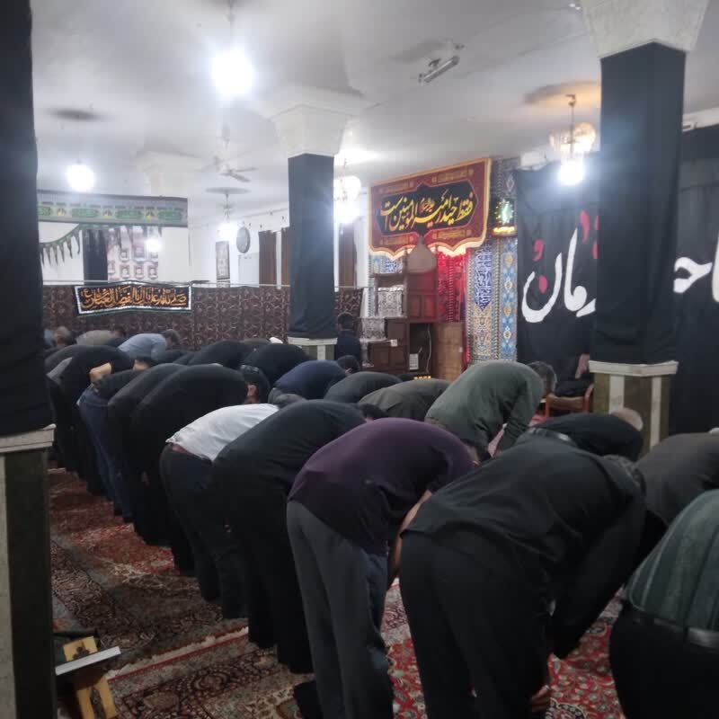 شب زنده داری اهالی کاظم آباد در سومین شی از لیالی قدر