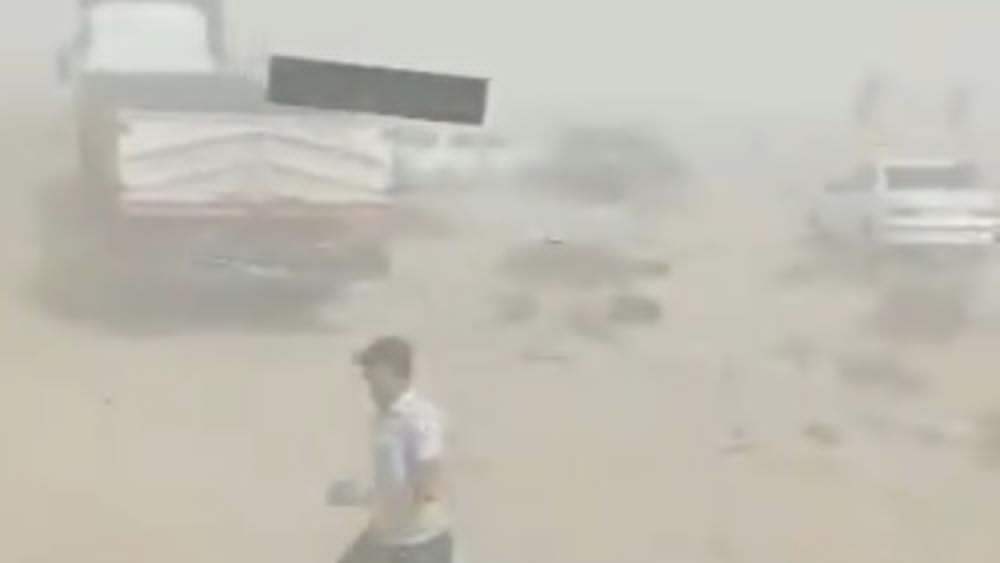 هرمزگان در محاصره گرد و خاک و طوفان: راه‌ها بسته، دریا ناآرام، تصادف زنجیره‌ای در جاده میناب