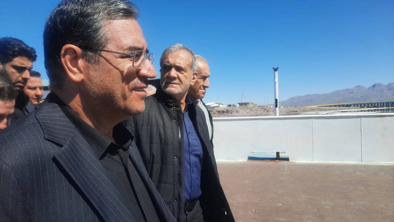 بازدید رئیس جمهور از دریاچه ارومیه + تصاویر