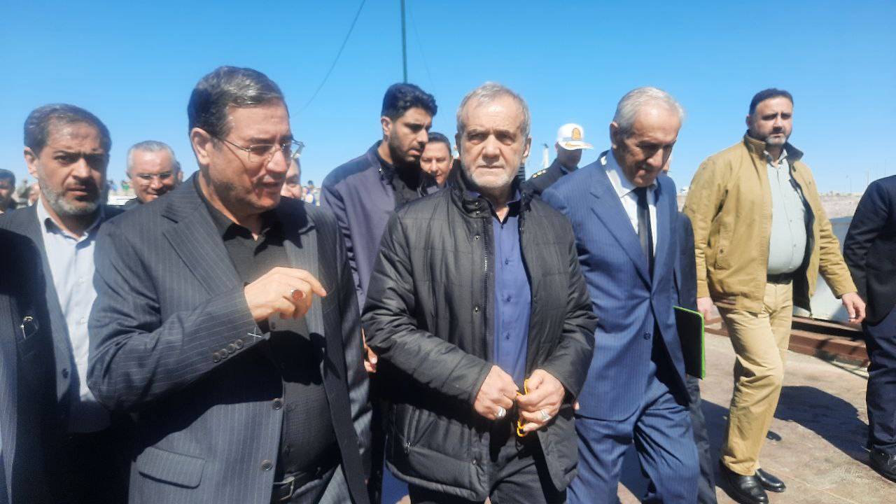 بازدید رئیس جمهور از دریاچه ارومیه + تصاویر