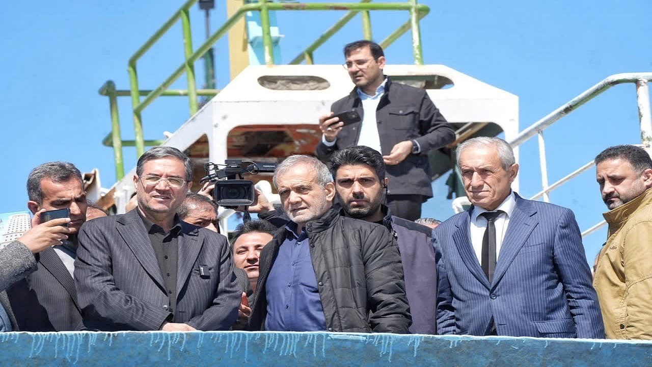 با وحدت و همدلی می توان کشور را به سوی پیشرفت رهنمون کرد/ پیگیر انتقال پساب تصفیه‌شده از تبریز به دریاچه ارومیه هستیم