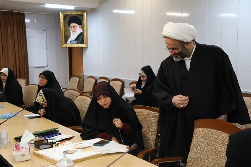 خلق اثر بانوان هنرمند قمی در رویداد رسانه&zwnj;ای آیه نگار