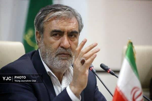 کسانی که برای افتتاح آزادراه شیراز -اصفهان گوی سبقت از یکدیگر می ربودند، امروز پاسخگوی نواقص باشند!