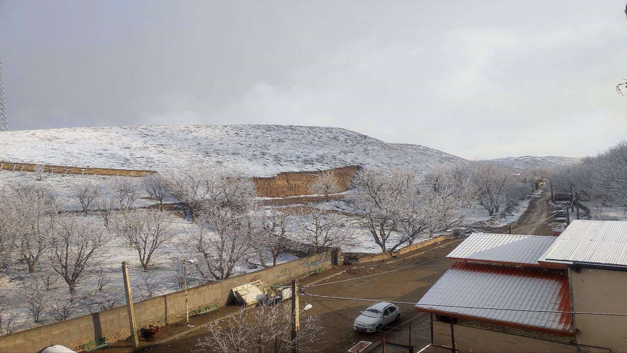 بارش برف در روستای توآباد قزوین به وقت بهار + عکس و فیلم