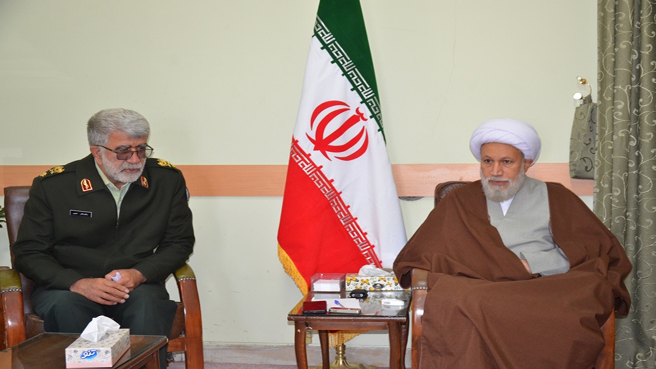 دیدار فرمانده انتظامی فارس با امام جمعه شیراز