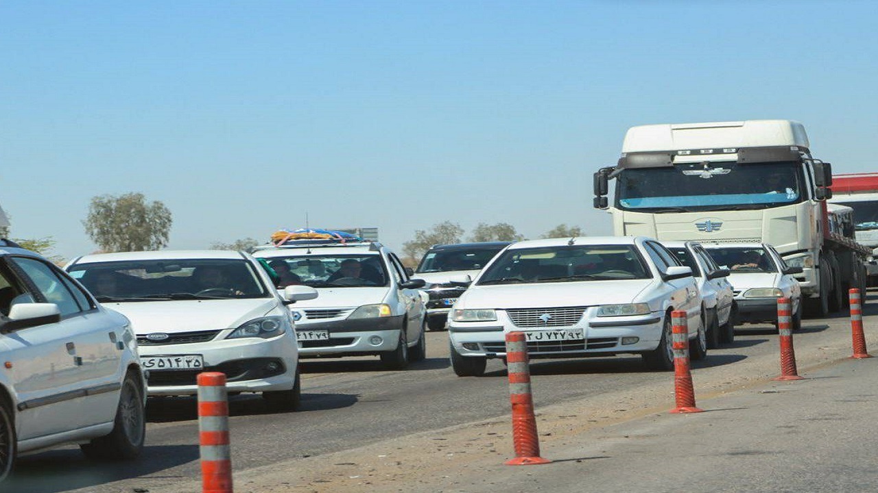 ازدحام جمعیت مسافران نوروزی در برخی از محورهای استان فارس + عکس