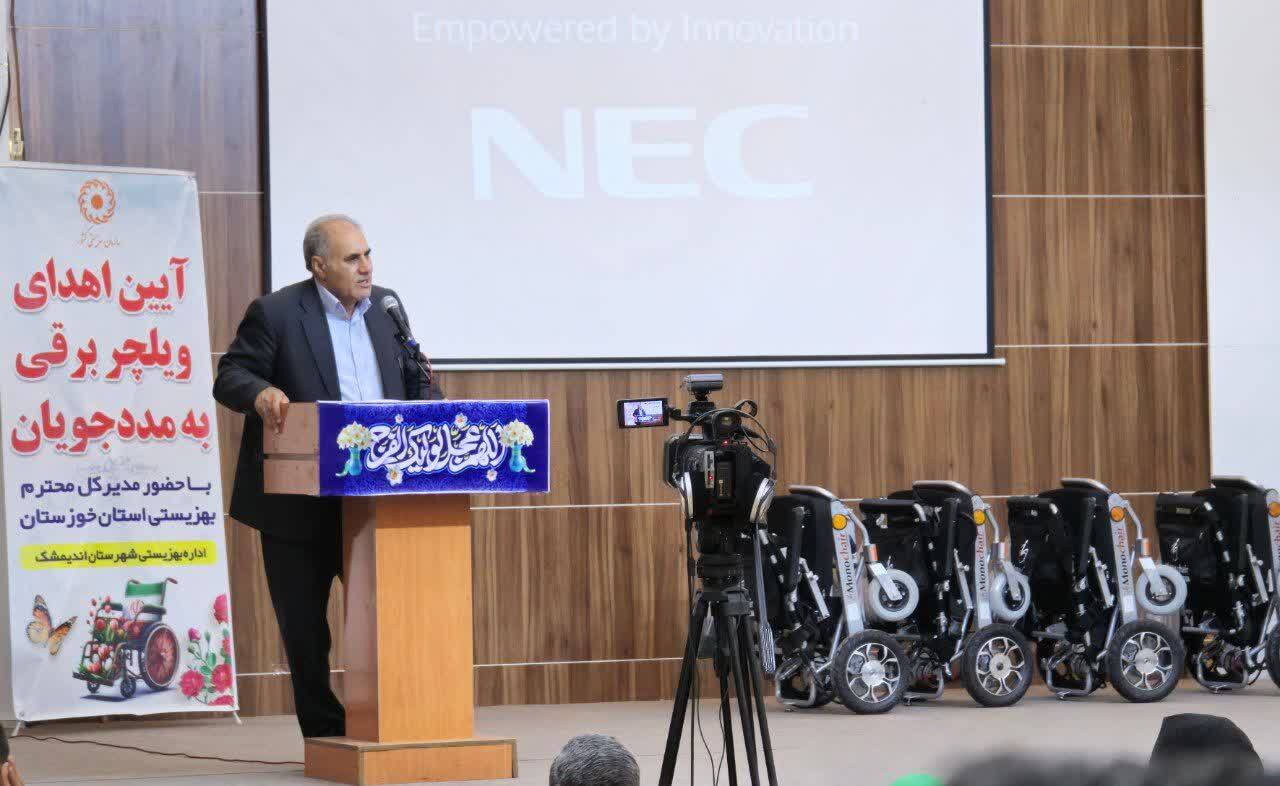 هیچ لذتی مانند خدمت به همنوعان و نیازمندان نیست