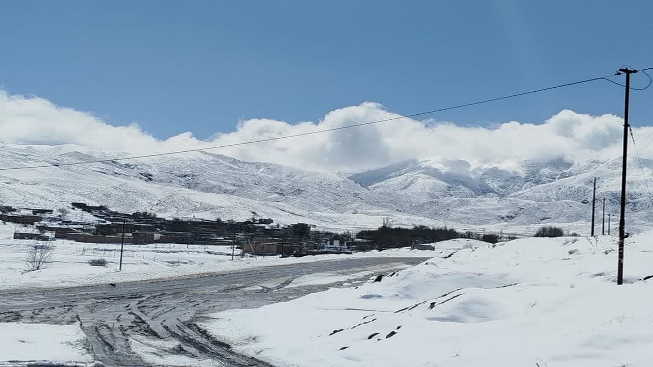 بارش برف برخی از روستا‌های شهرستان فریمان را سفیدپوش کرد + عکس