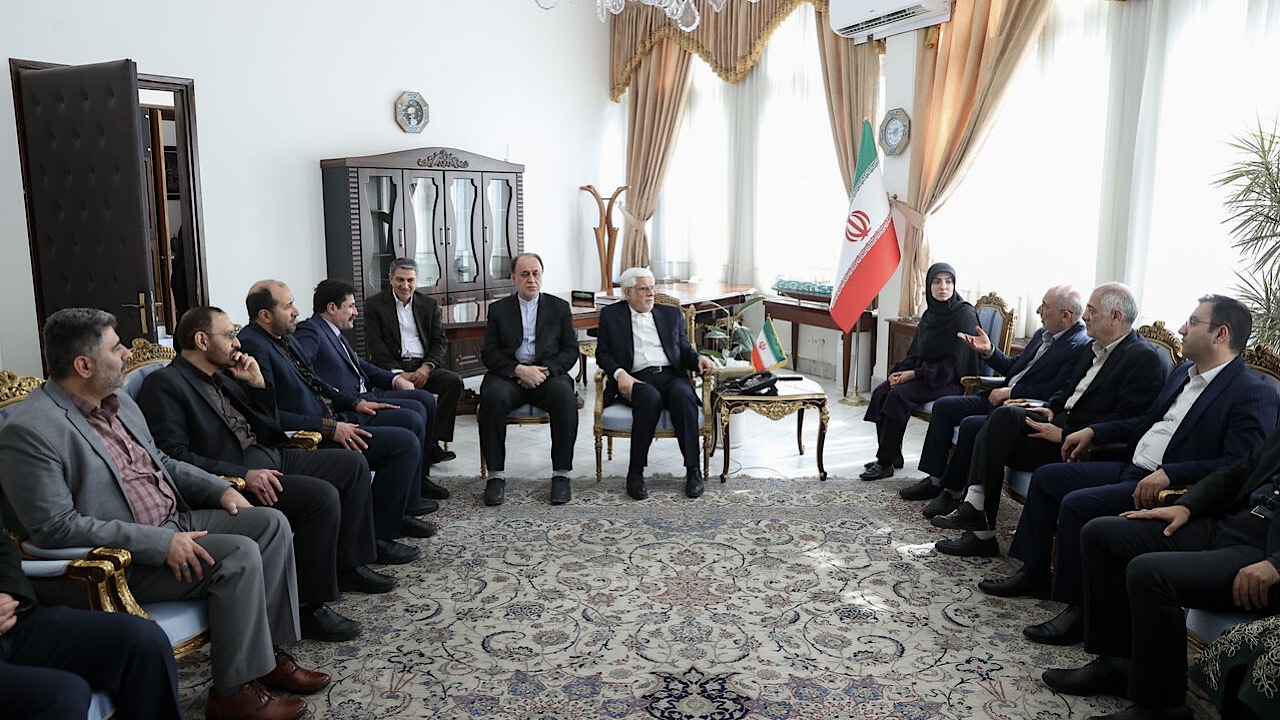 عارف: جذب سرمایه داخلی و خارجی اولویت دولت در سال جاری است