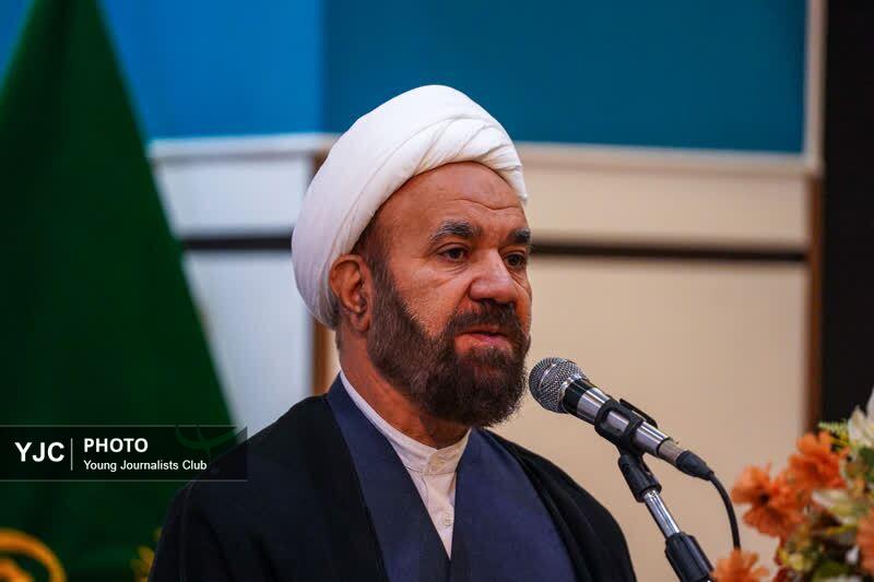 درمان همه مشکلات اجتماعی و سیاسی، بصیرت است