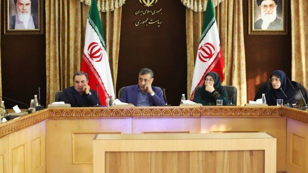 دلیل افزایش تعداد کلاغ‌ها در تهران + فیلم