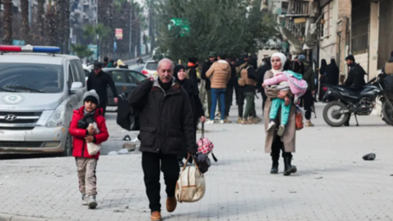 بیش از ۱۰۰ هزار نفر در حلب به دلیل درگیری‌ها آواره شدند