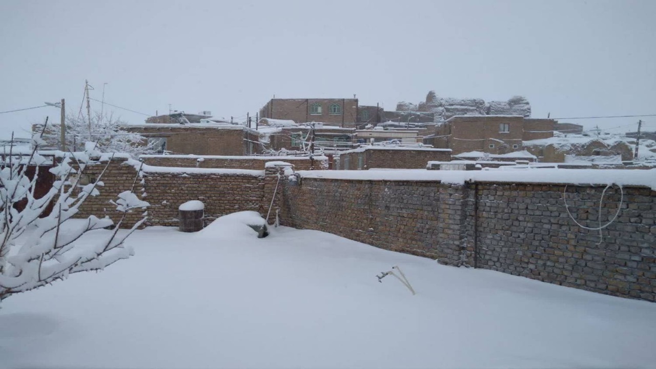 گشت و گذار زمستانی در ارتفاعات روستای درزاب بجستان + عکس