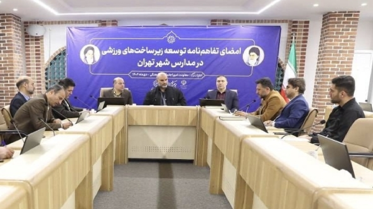 توسعه زمین‌های چمن مصنوعی در مدارس مناطق کم‌برخوردار