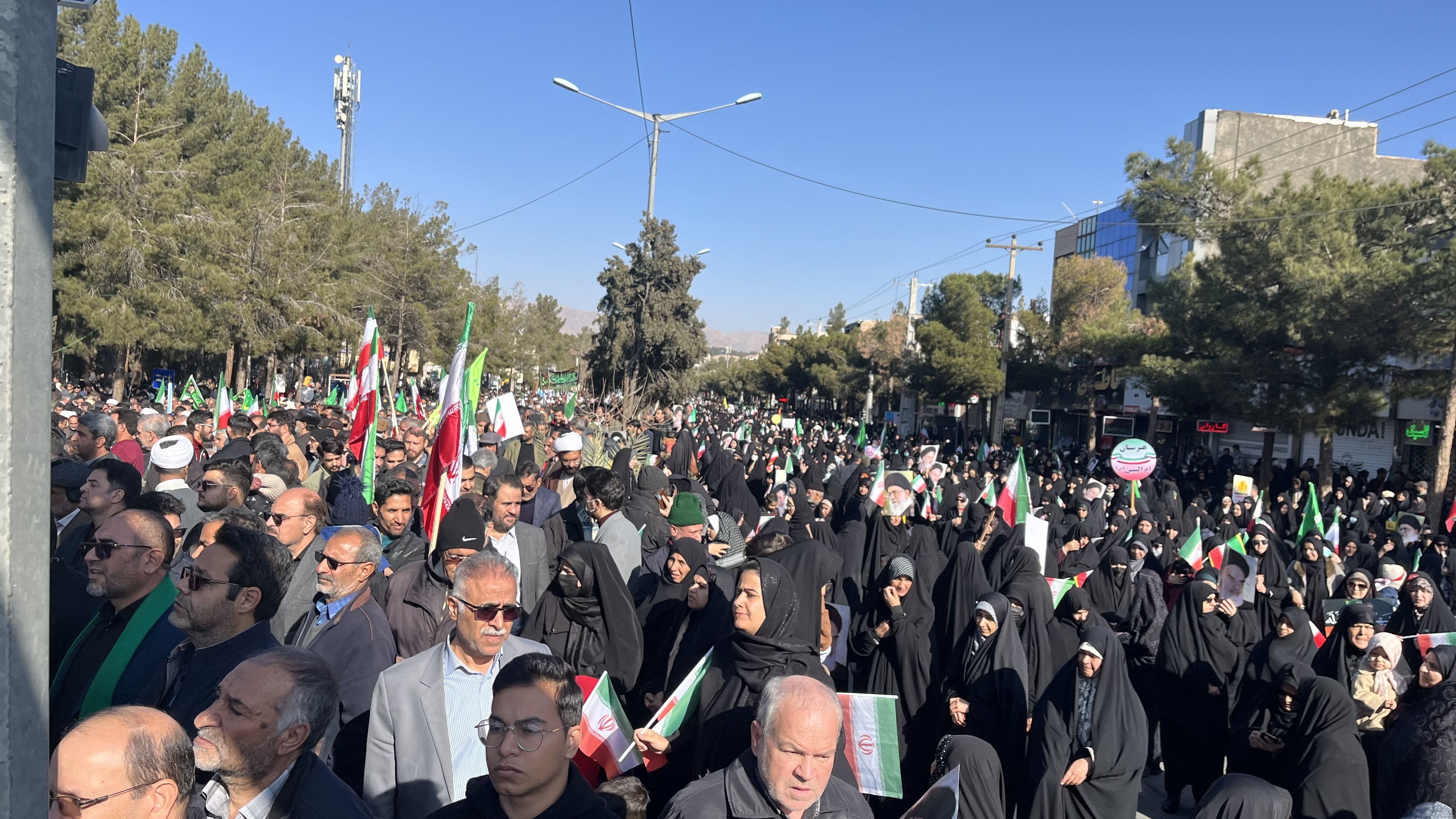 مشت محکم مردم بیرجند بر دهان اغتشاشگران + تصاویر