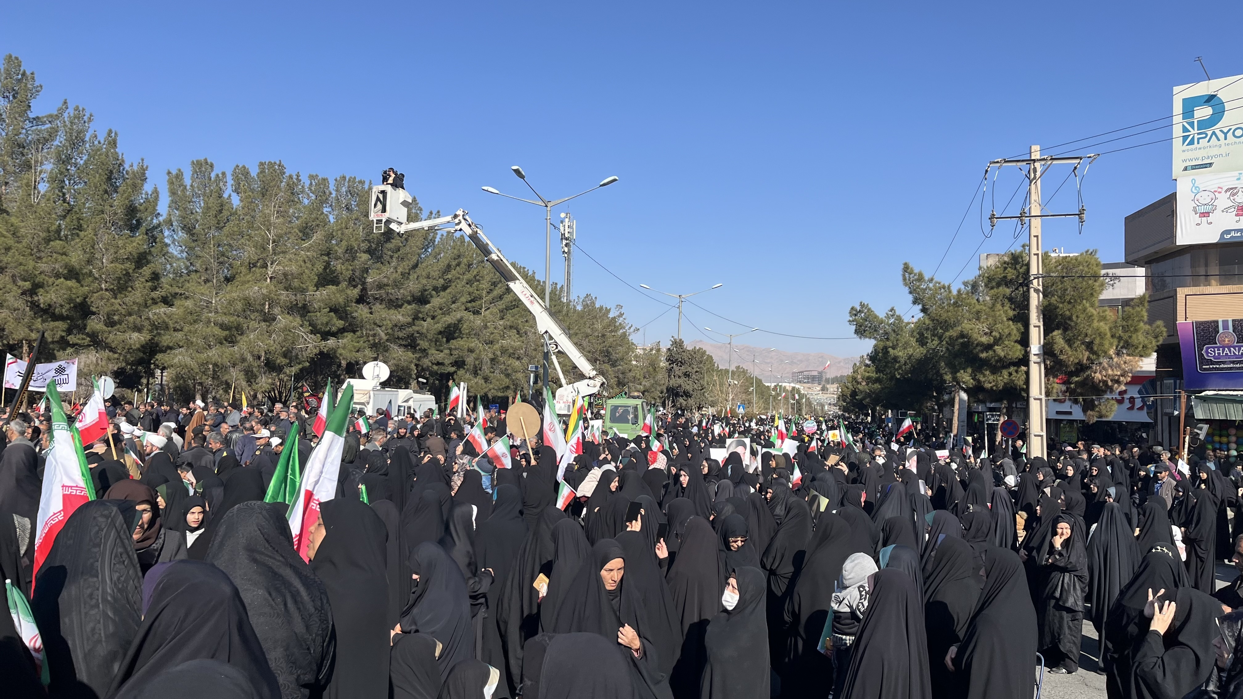 مشت محکم مردم بیرجند بر دهان اغتشاشگران + تصاویر