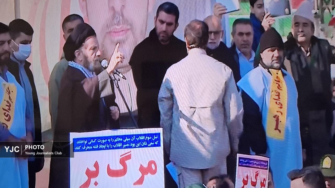 انقلاب اسلامی یک انقلاب تاریخ گذشته نیست؛ مردم مسئولین را بر اساس شایستگی انتخاب کنند نه قومیت گرایی