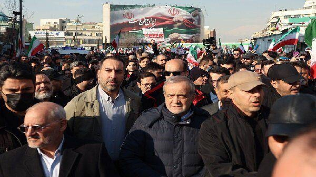 پزشکیان در گردهمایی مردمی همبستگی ملی حاضر شد