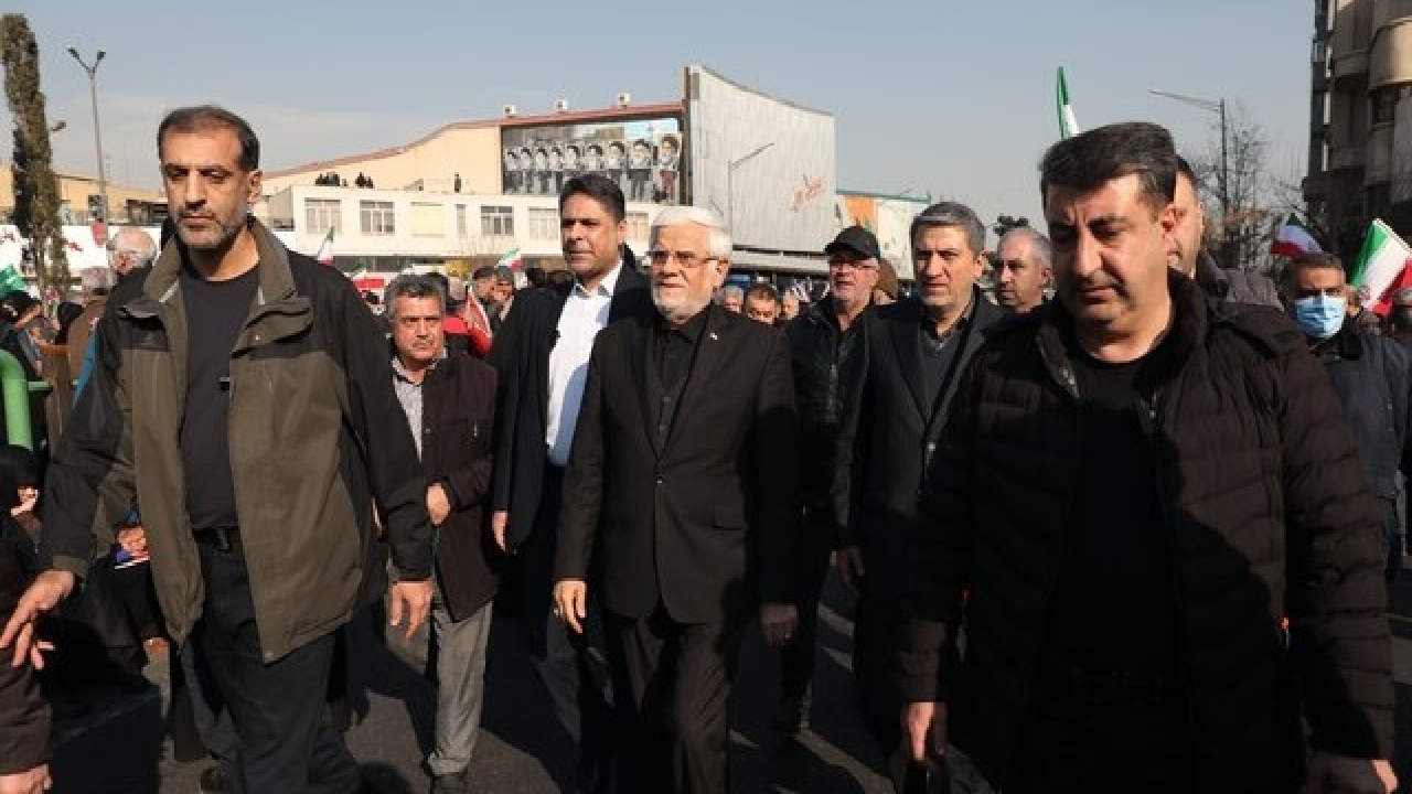 عارف: دشمن هیچ غلطی نمی‌تواند بکند